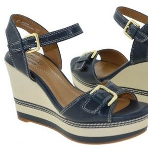 Clarks Women's Zia Castle Platform Sandal
